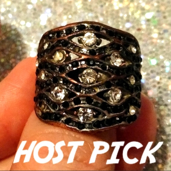 Vintage Jewelry - 🥂10/16/20 HP🥂 Heavy Material Costume Ring